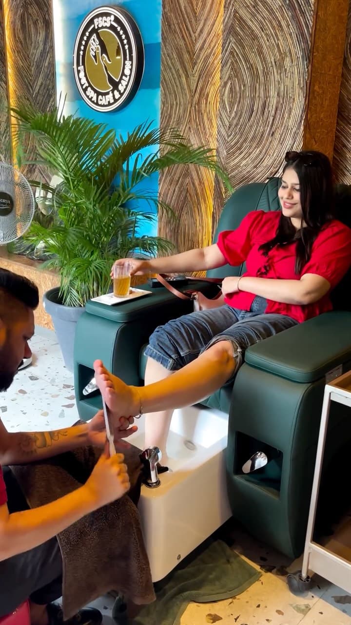 Hands & Feet at Foot Spa Cafe